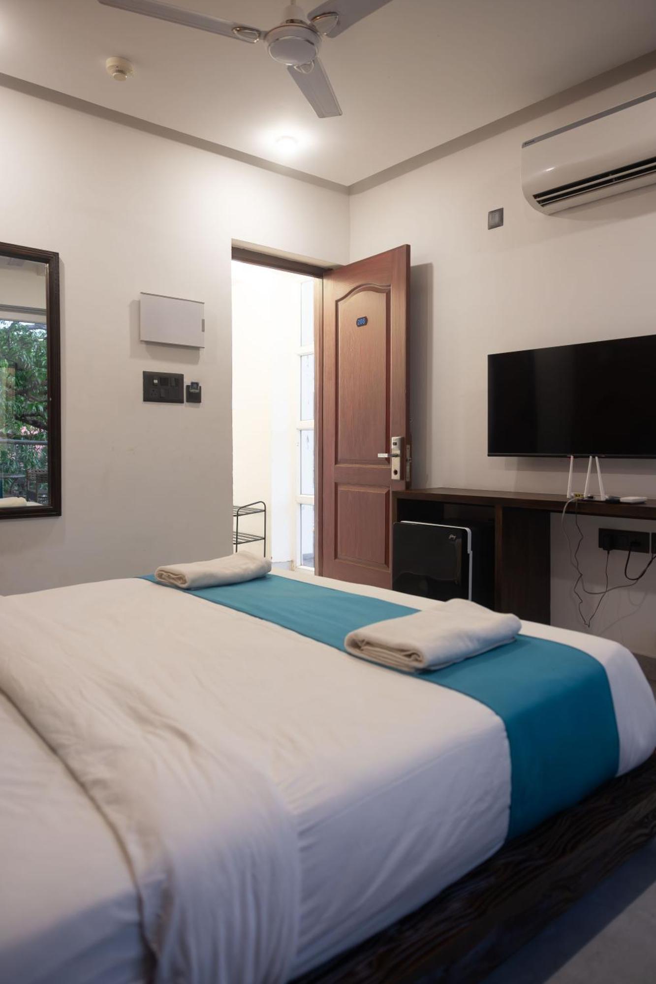 Downtown Hostels - อันจูนา ภายนอก รูปภาพ