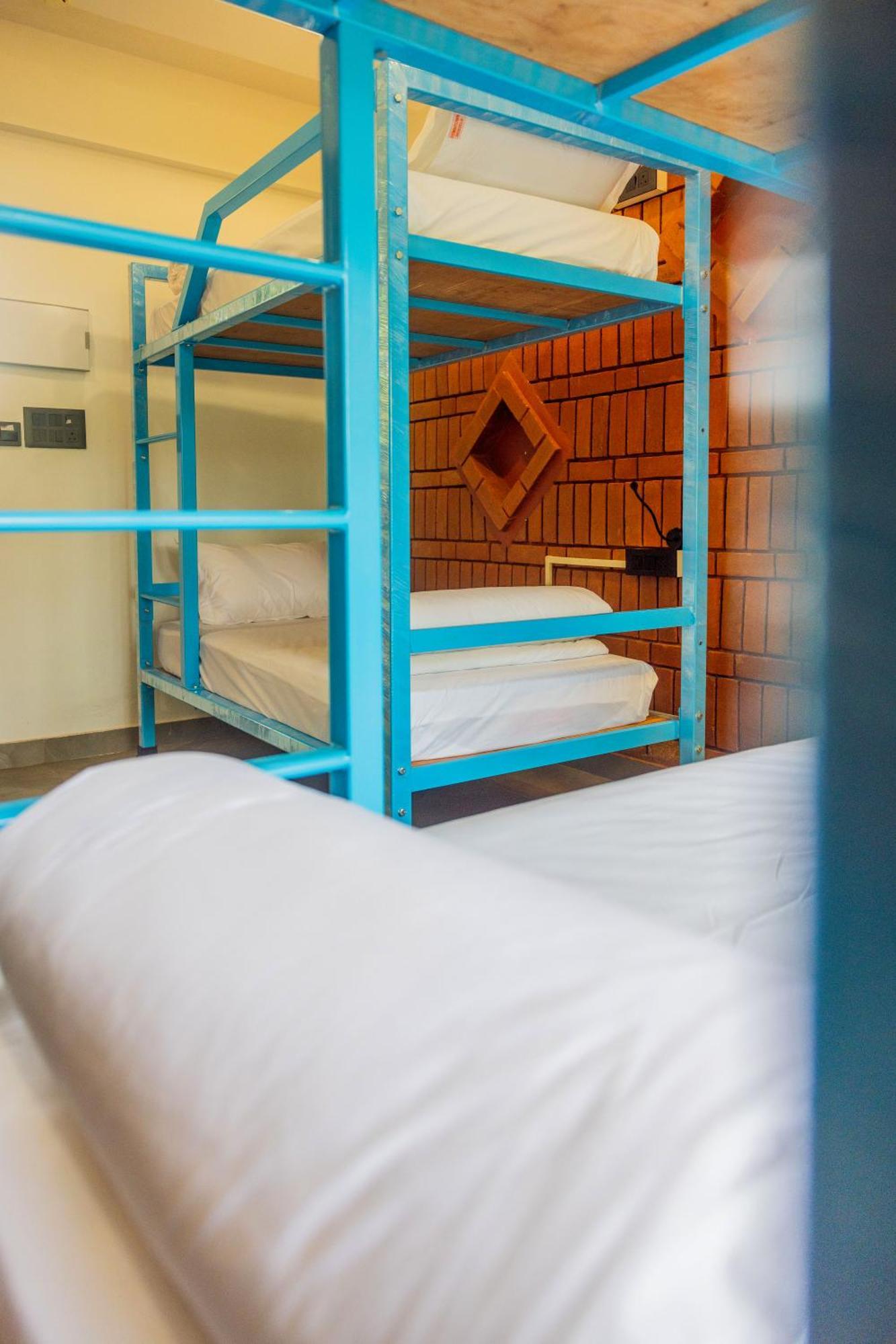 Downtown Hostels - อันจูนา ภายนอก รูปภาพ