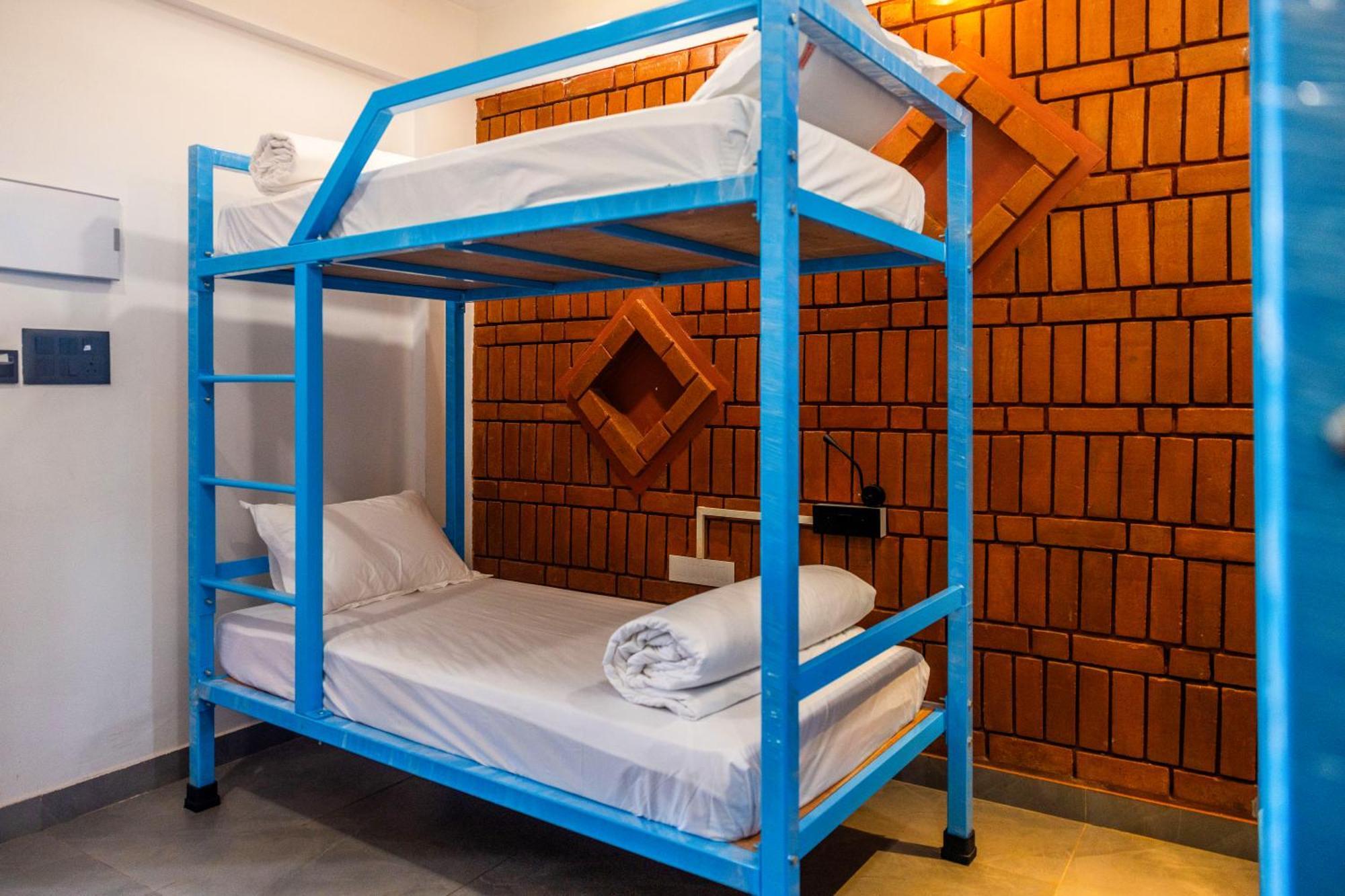 Downtown Hostels - อันจูนา ภายนอก รูปภาพ