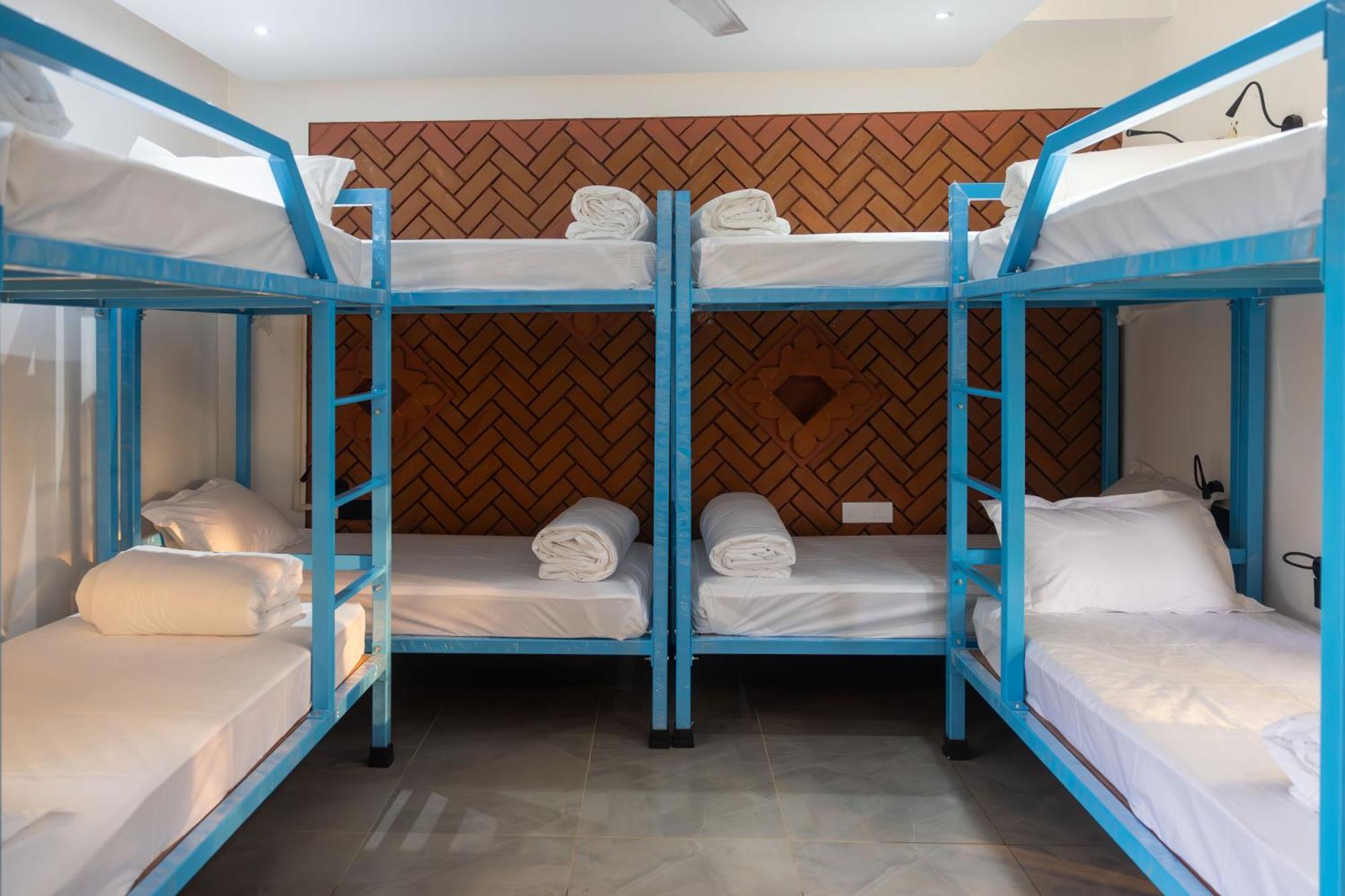 Downtown Hostels - อันจูนา ภายนอก รูปภาพ
