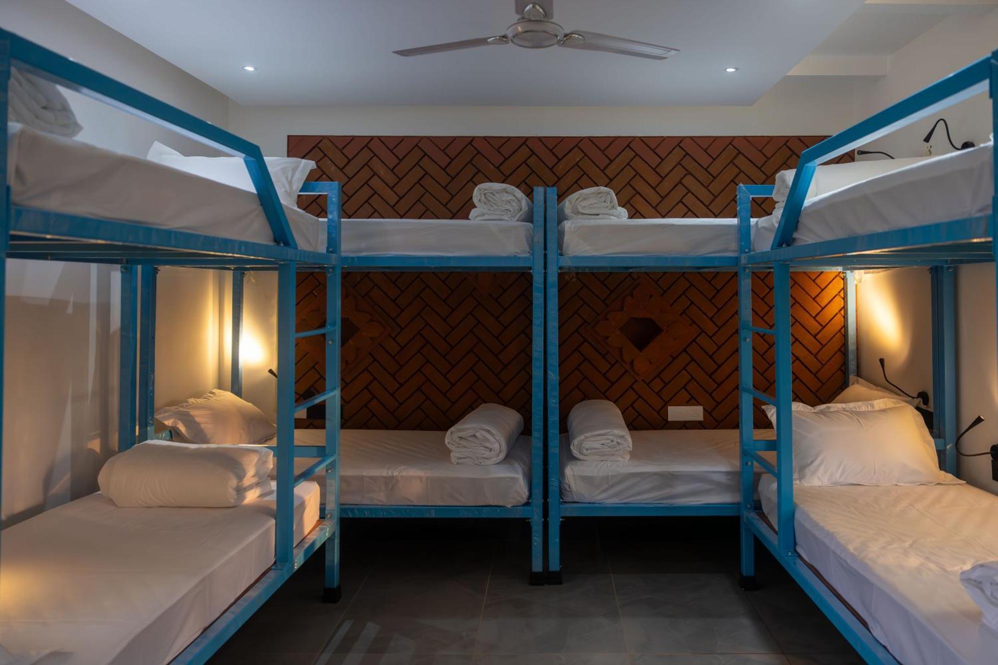 Downtown Hostels - อันจูนา ภายนอก รูปภาพ