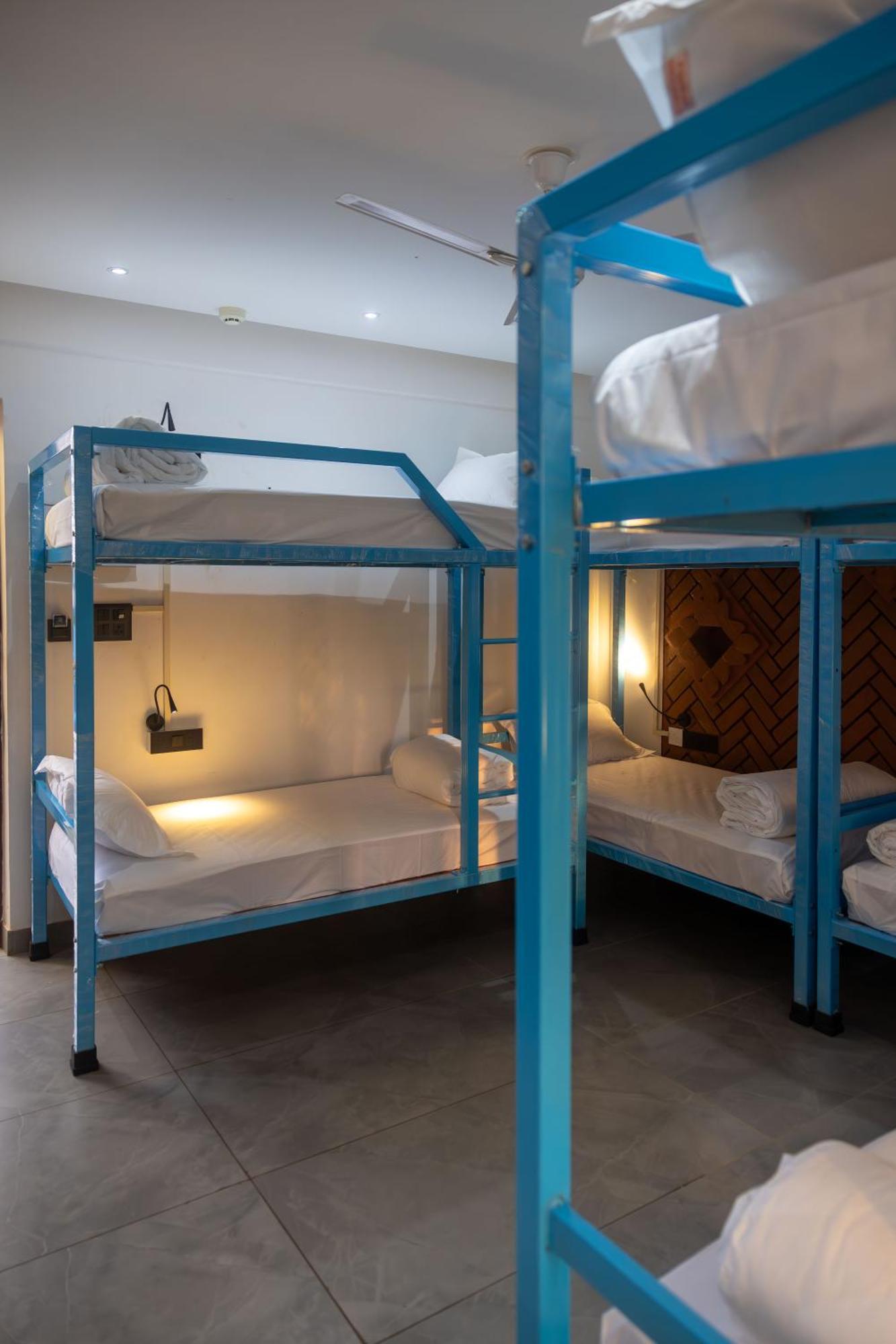 Downtown Hostels - อันจูนา ภายนอก รูปภาพ
